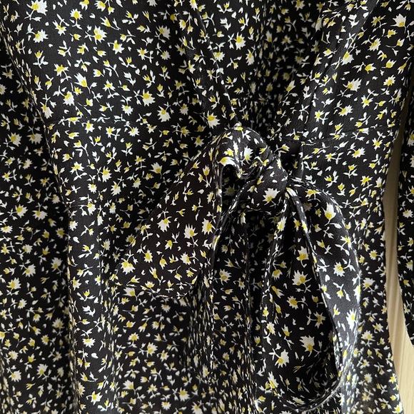 Banana Republic peplum wrap blouse, size L - Picture 2 of 4